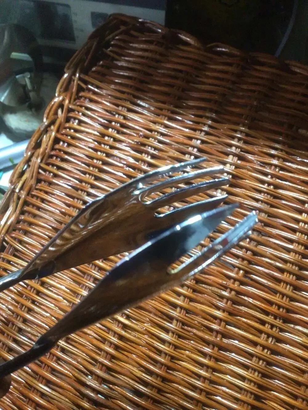 Vintage Mid-Century Bakelite Handle Swirl Claw Ice Tongs
